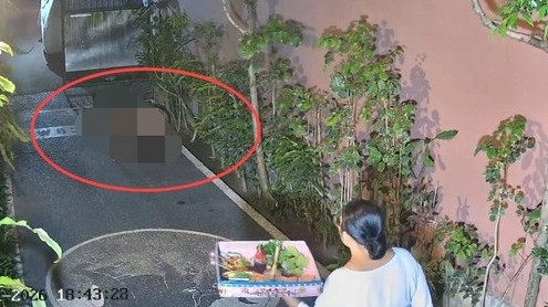 Sejoli WNA Nekat Hubungan Badan di Pekarangan Rumah Warga Tibubeneng Terekam CCTV