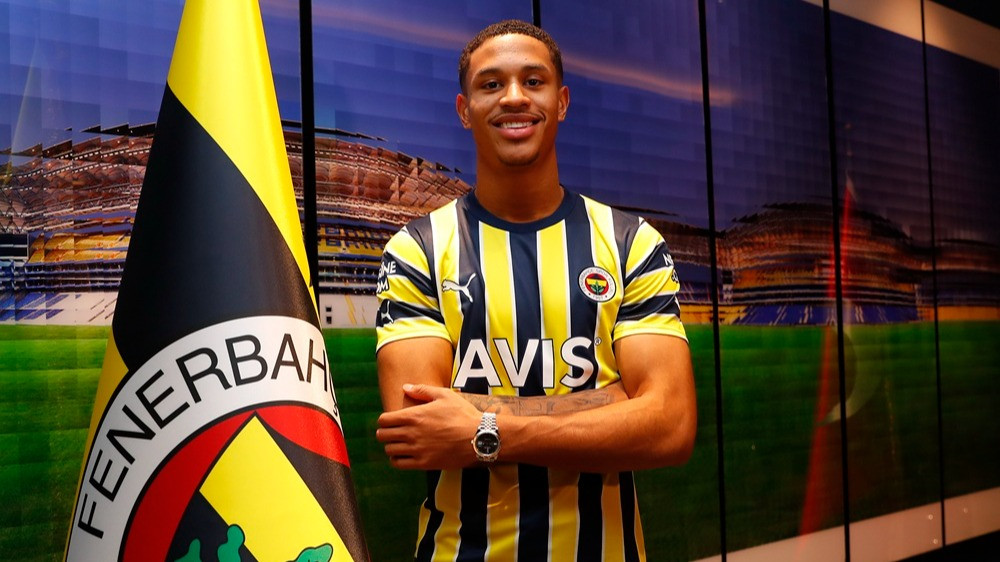 Pemain keturunan Indonesia Jayden Oosterwolde di Fenerbahce