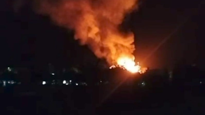 Ratusan rumah di desa adat Sade, Lombok, NTB terbakar