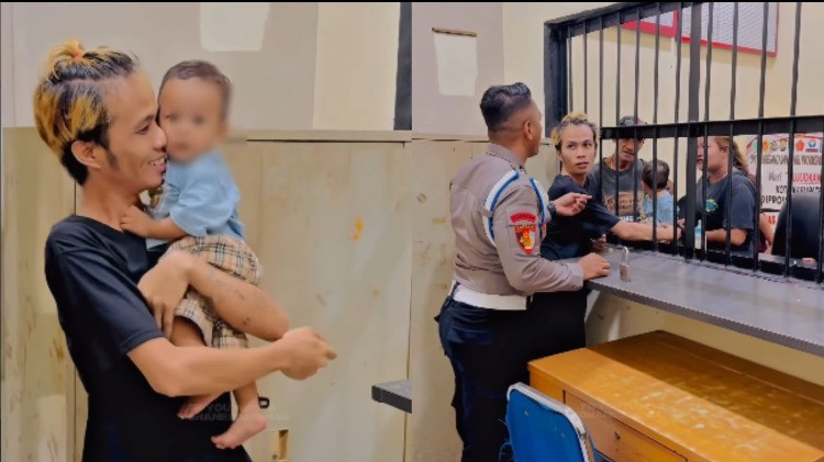 Polisi izinkan tahanan temui anaknya