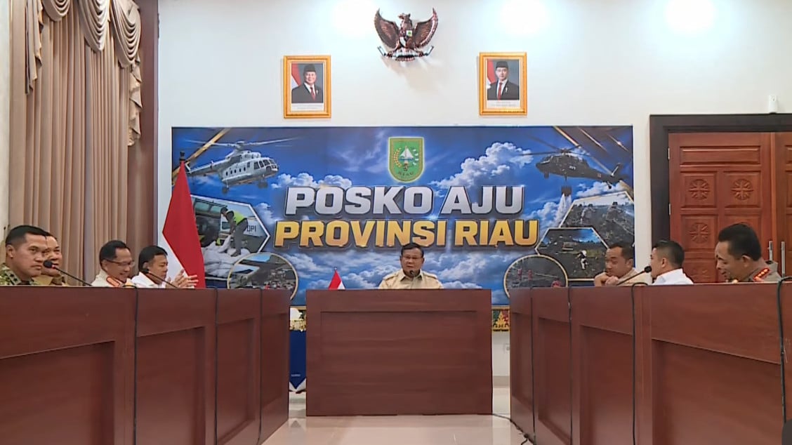 Presiden Prabowo Subianto dalam peninjauan penanganan kebakaran hutan dan lahan (karhutla), Senin (24/8/2026).