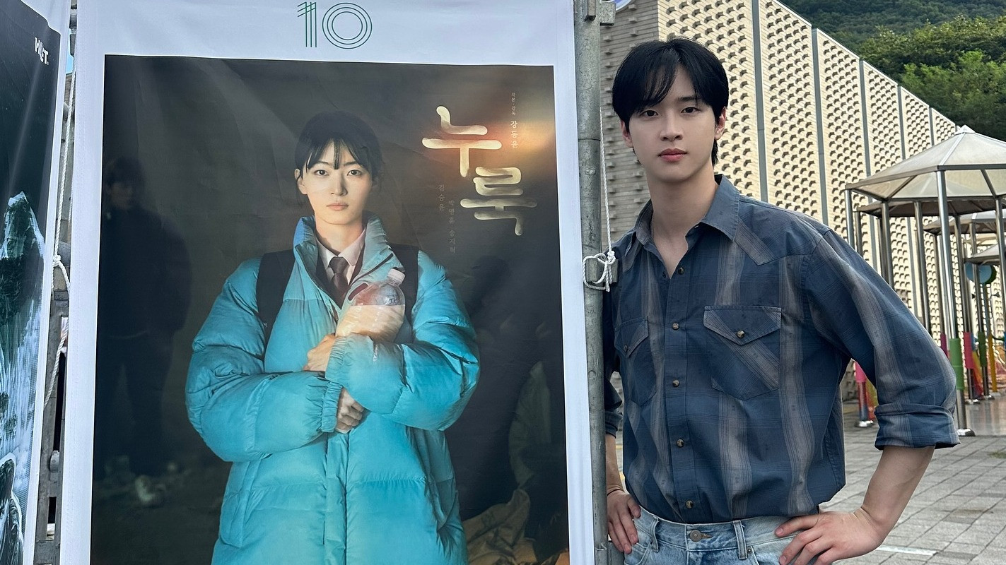Jang Dong Yoon dan Kim Seung Yoon Resmi Menikah, Warganet: Nangkap Maling, Jadi Aktor, Lulus Kuliah, Menikah
            - galeri foto
