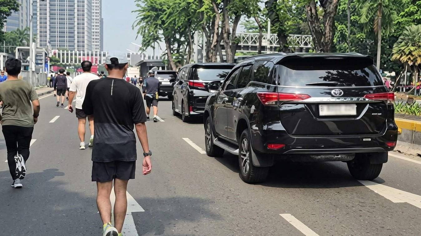5 kendaraan mobil Fortuner hingga Alphard masuk area kawasan CFD Sudirman viral