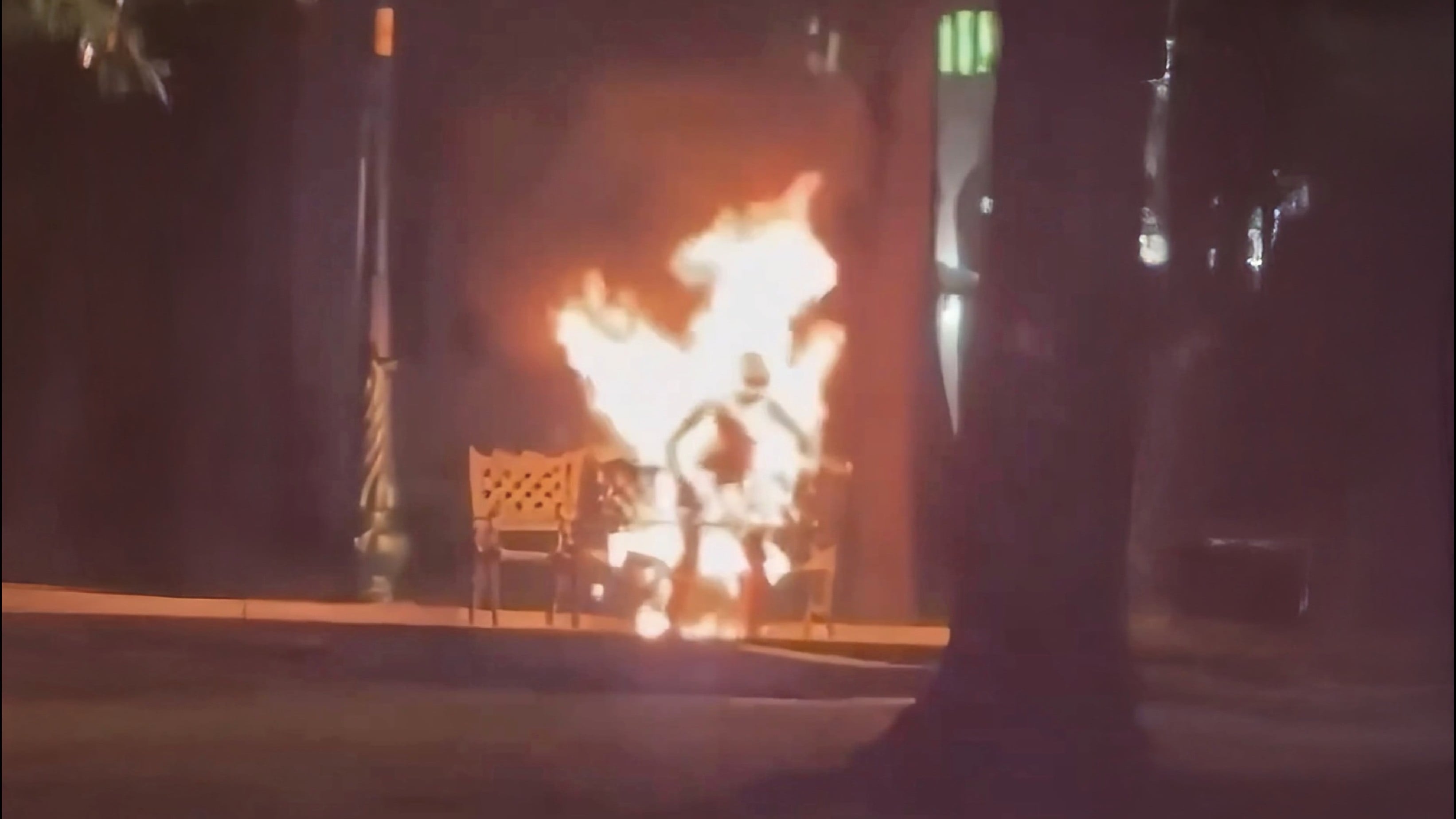 Suporter Vietnam bakar diri diduga kalah judi