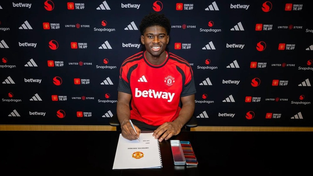 Carlos Baleba resmi gabung Manchester United