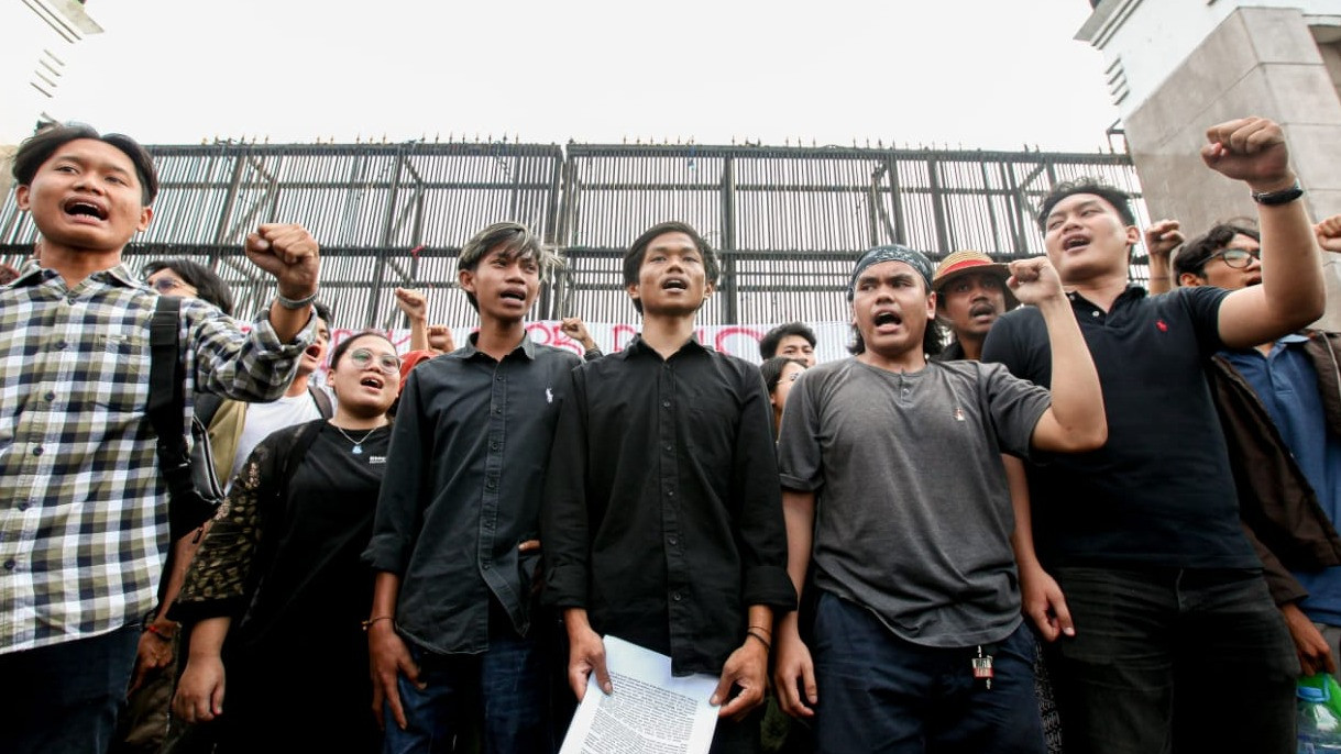 Lensa Berbicara: Jelang Aksi 27 Agustus, Spanduk  Hukum Mati Koruptor  Terbentang di Depan DPR