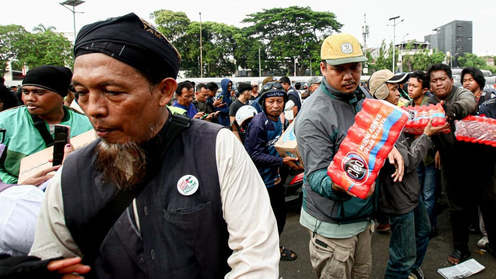 Lensa Berbicara: Jelang Aksi 27 Agustus, Spanduk  Hukum Mati Koruptor  Terbentang di Depan DPR