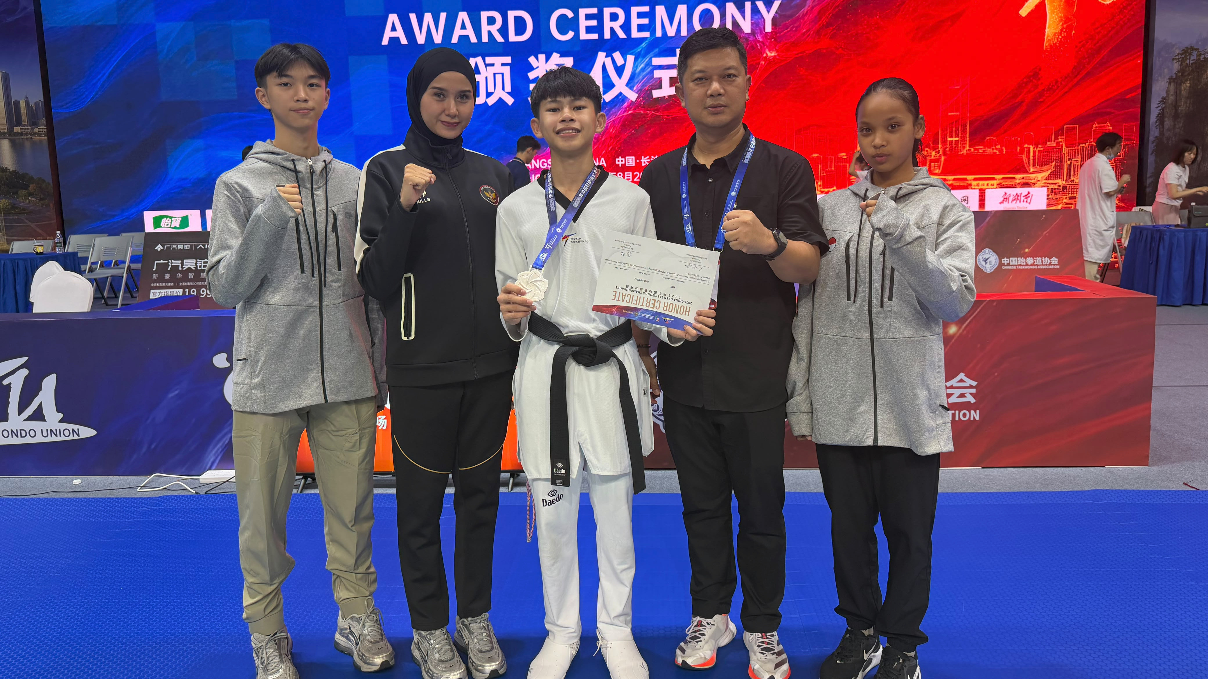 Atlet Taekwondo Indonesia, Giovano Gikey Mandagi raih medali perak di China Open Taekwondo Championship 2026.