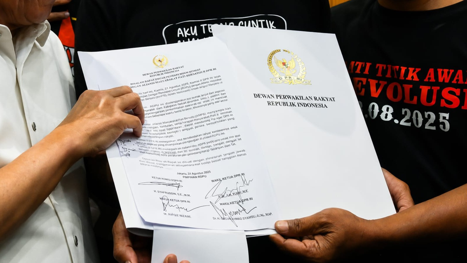 Pimpinan DPR RI menerima Aliansi Masyarakat Pati Bersatu (AMPB) di Gedung DPR MPR RI, Jakarta Pusat, Kamis (27/8/2026)