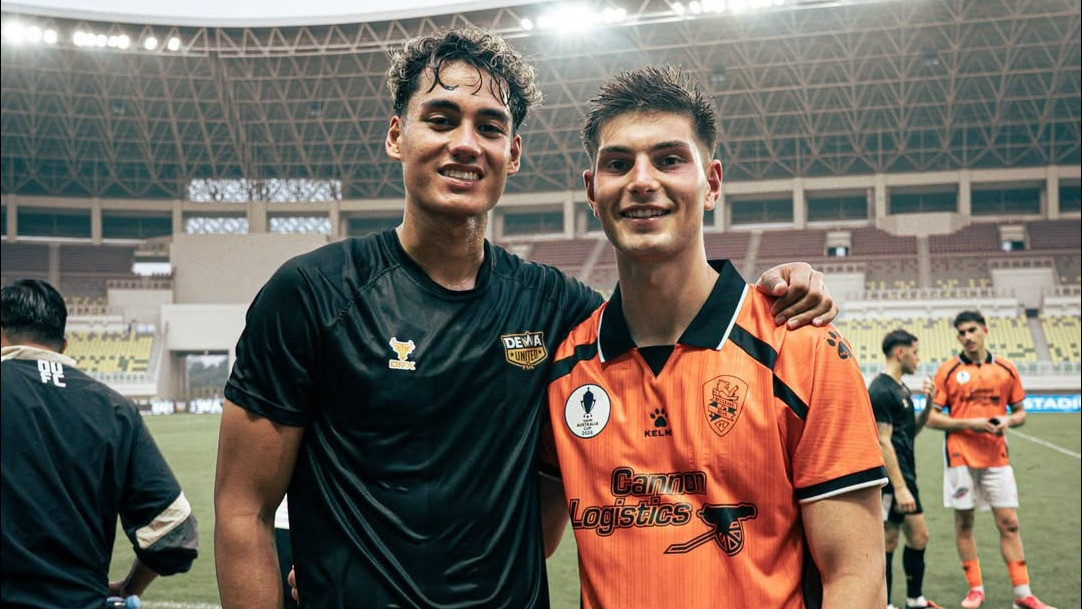 Rafael Struick melawan mantan timnya Brisbane Roar