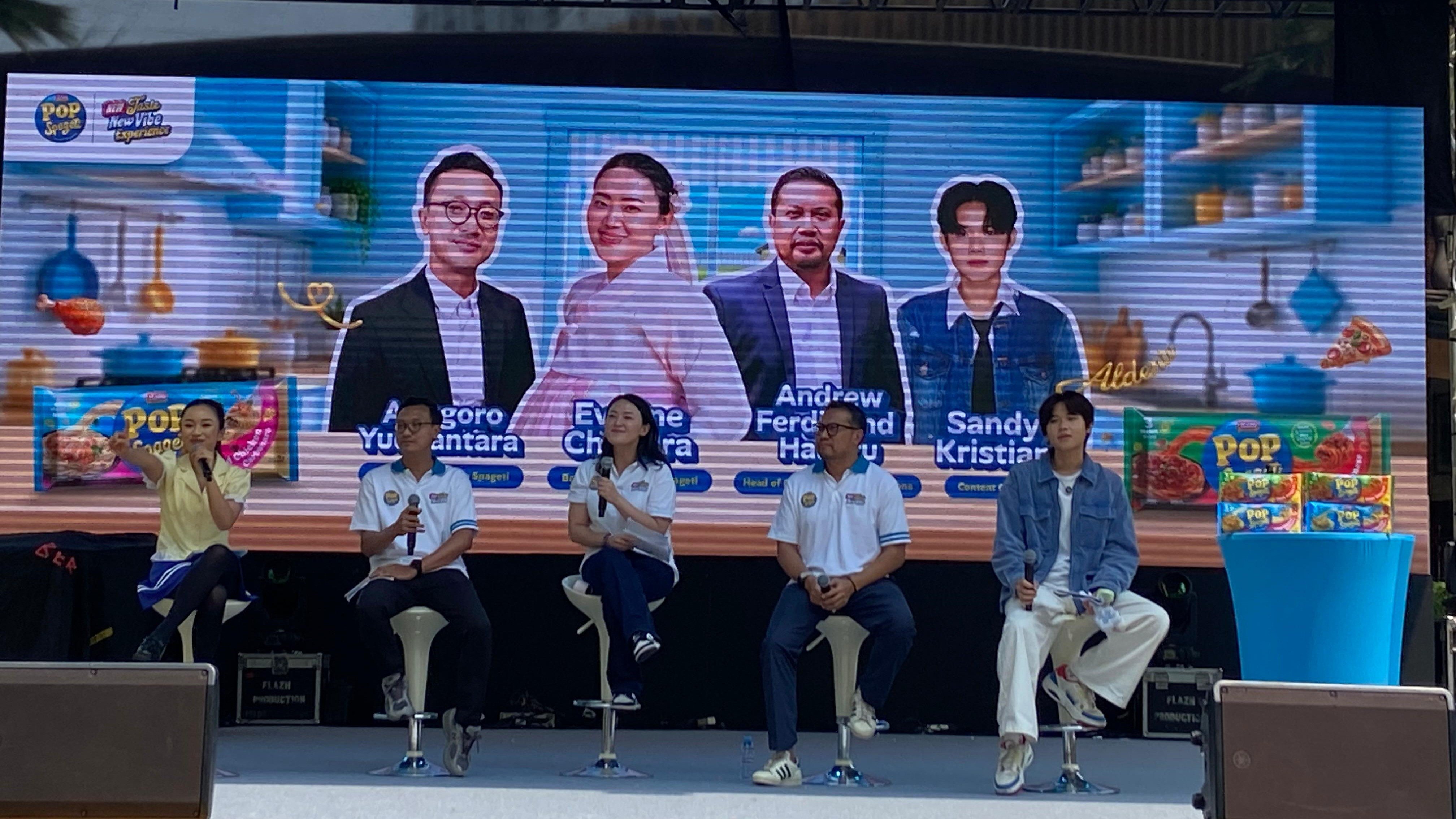 Anggoro Yudhantara, Eveline Chandra, Andrew F. Hallatu, dan konten kreator Sandy Kristian dalam peluncuran terbaru POP Spageti.