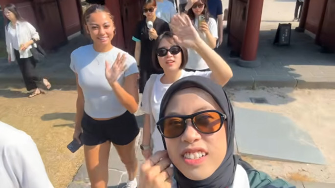 Megawati Hangestri bersama Jordan Wilson dan penerjemahnya Yoo So-yeon