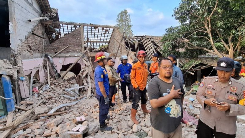 Bangunan gedung tua Hogwan di Bumiayu ambruk menimpa rumah warga, 3 orang tewas