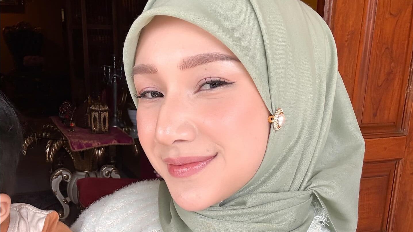 Istri Ustaz Riza Muhammad, Indri Giana