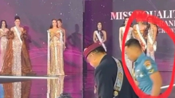 Sosok Diduga Prajurit Berseragam Dinas Hadir di Miss Transpuan Bangkok