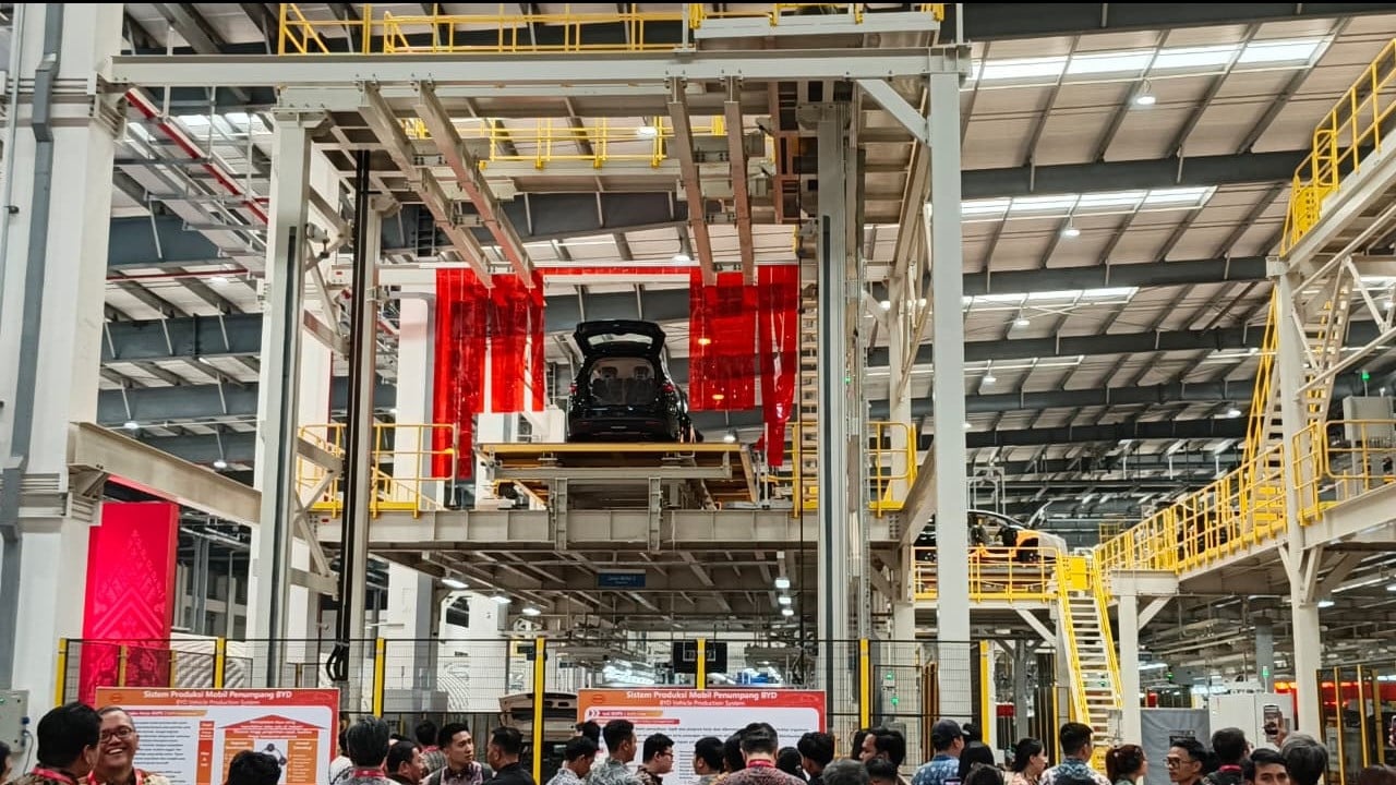 Resmi Buka Pabrik Senilai Rp11,7 Triliun di Subang, BYD Targetkan Serap 20 Ribu Pekerja Indonesia
            - galeri foto
