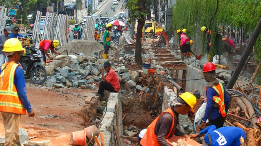 Lensa Berbicara: Trotoar Jalan Gatot Subroto Ditata, Fasilitas Pejalan Kaki Ditingkatkan