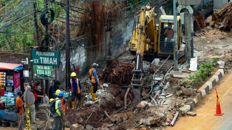 Lensa Berbicara: Trotoar Jalan Gatot Subroto Ditata, Fasilitas Pejalan Kaki Ditingkatkan