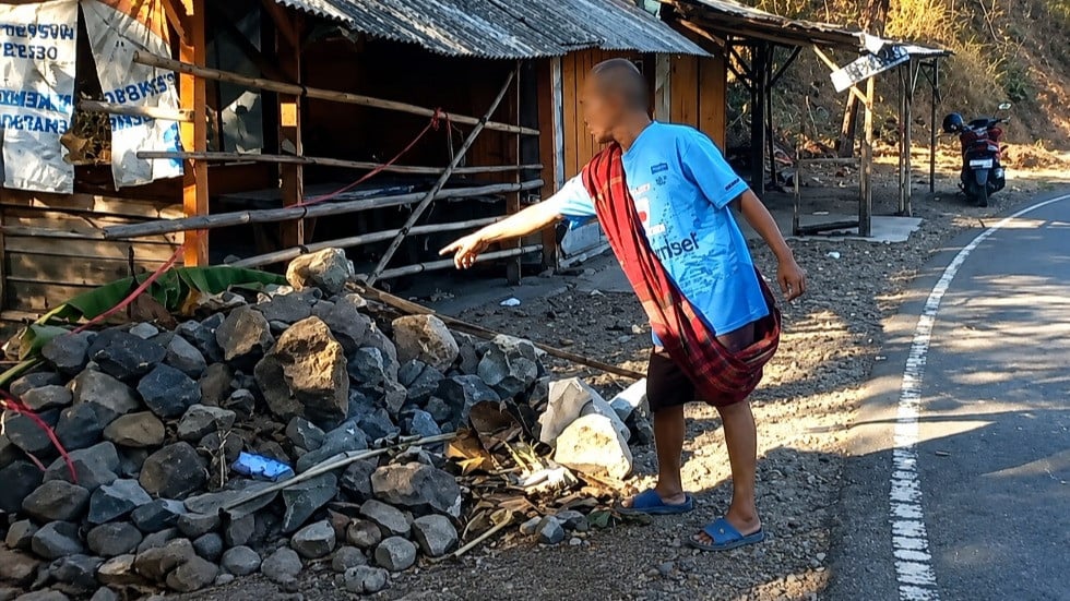 Lokasi kejadian lansia dihantam pakai batu oleh pemuda di pinggir jalan raya di Kampung Bangsasinga, Desa Sukanagara, Kecamatan Cisompet, Kabupaten Garut, Jawa Barat