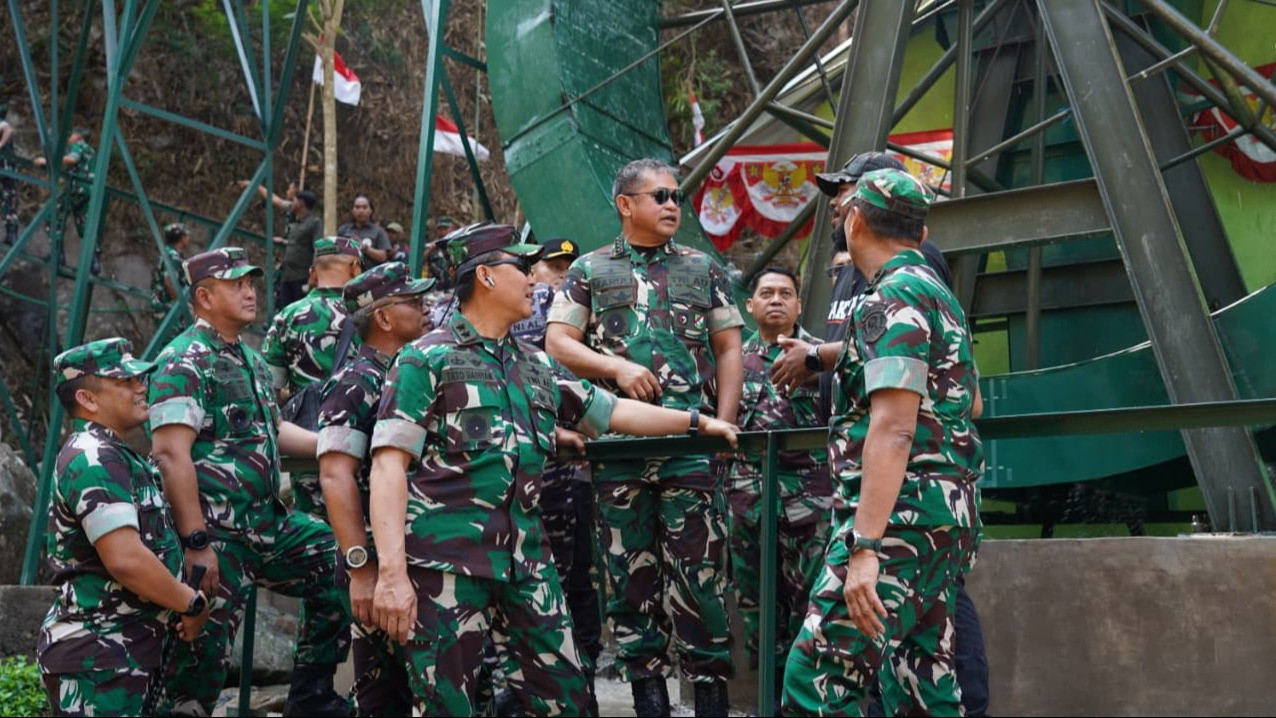 Dalam kunjungan kerja di wilayah Kodam III/Siliwangi, Kepala Staf Angkatan Darat (Kasad) Jenderal TNI Maruli Simanjuntak, M.Sc., meninjau sejumlah program TNI Angkatan Darat yang menyentuh kebutuhan masyarakat dan lingkungan.