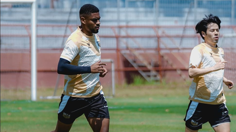 Sesi Latihan Dewa United FC