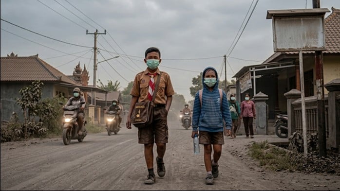 Wajib Disimak! Ada 4 Tips dari Dokter Tirta untuk Hadapi Abu Vulkanik Gunung Anak Krakatau
            - galeri foto