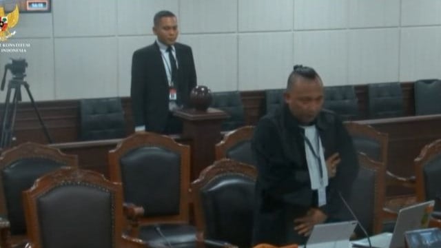 Pemohon uji materiil UU Polri, Syamsul Jahidin, menghadiri sidang pendahuluan pemeriksaan perkara di Gedung MK, Jakarta, Senin (7/9/2026).