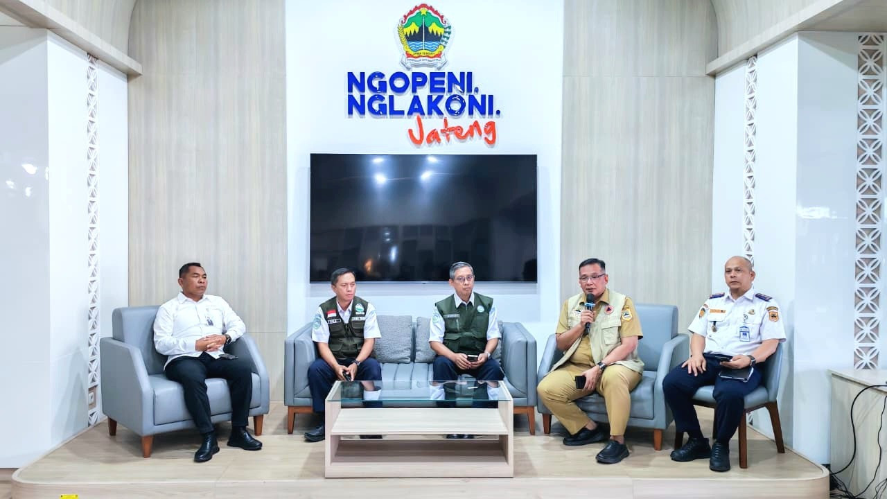 Pemprov Jateng imbau tetap waspada terhadap Abu Vulkanik Gunung Anak Krakatau