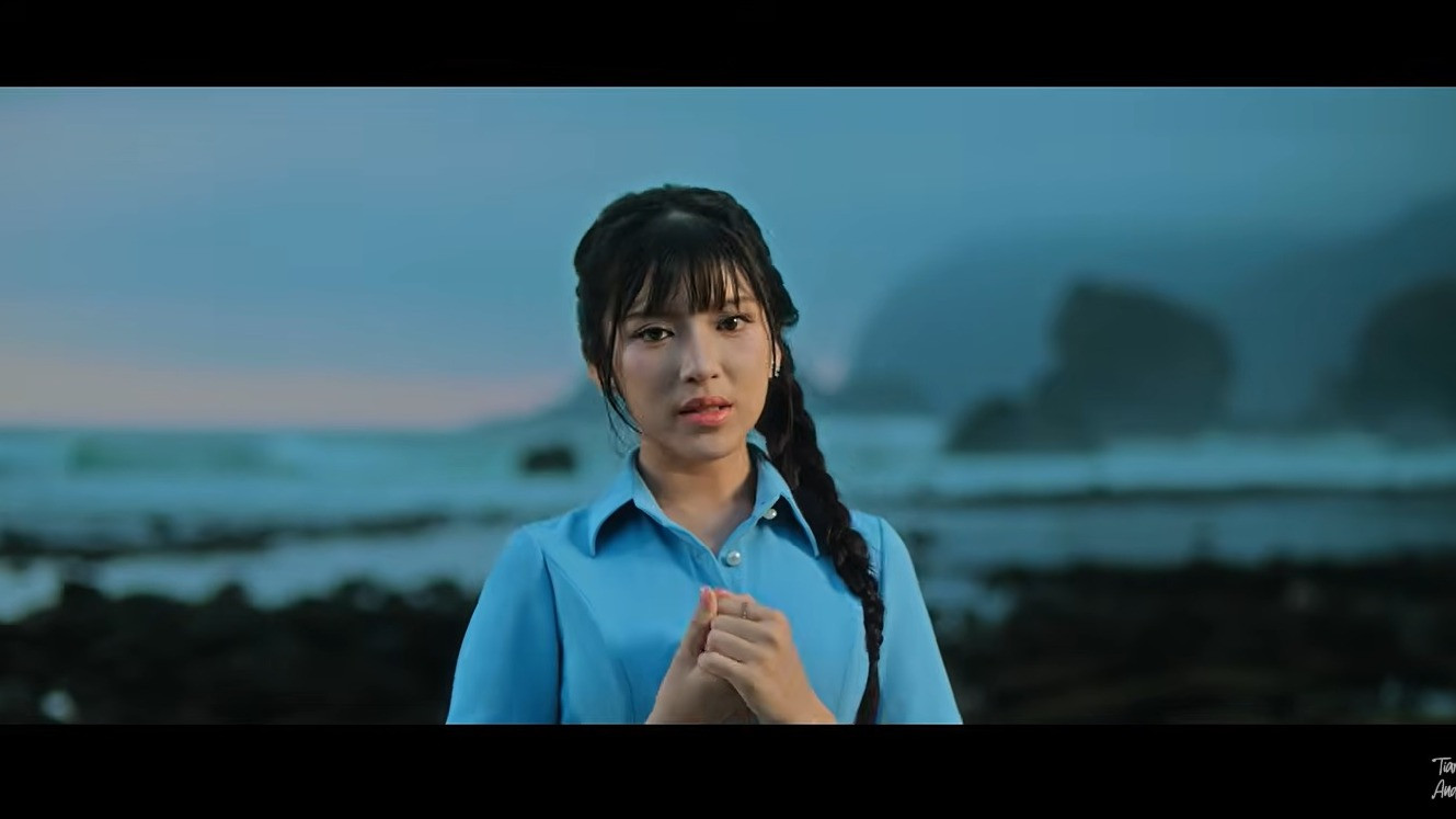 Tiara Andini di MV Tulang dan Nadi