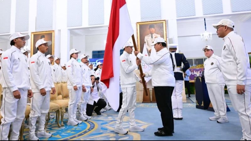 Atlet panjat tebing Indonesia Veddriq Leonardo di acara pelepasan Kontingen Indonesia untuk Asian Games 2026 di Istana Negara, Jakarta, Rabu (9/9/2026)