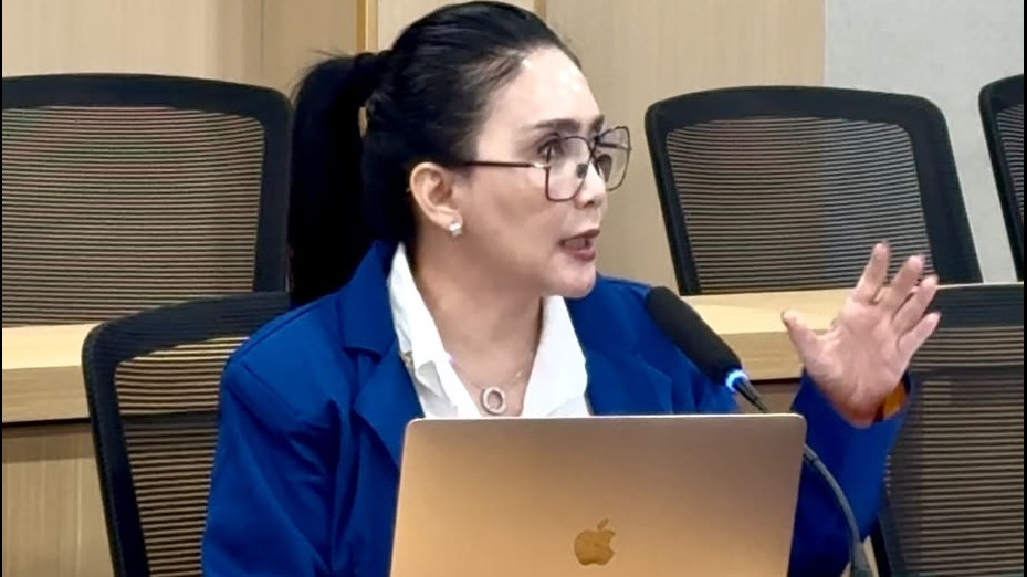 Rieke Diah Pitaloka Resmi Lulus S1 Hukum IBLAM, Angkat Isu Kedaulatan Data Nasional