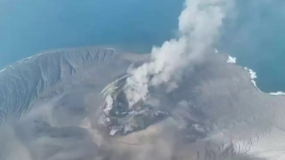 Erupsi Gunung Anak Krakatau.