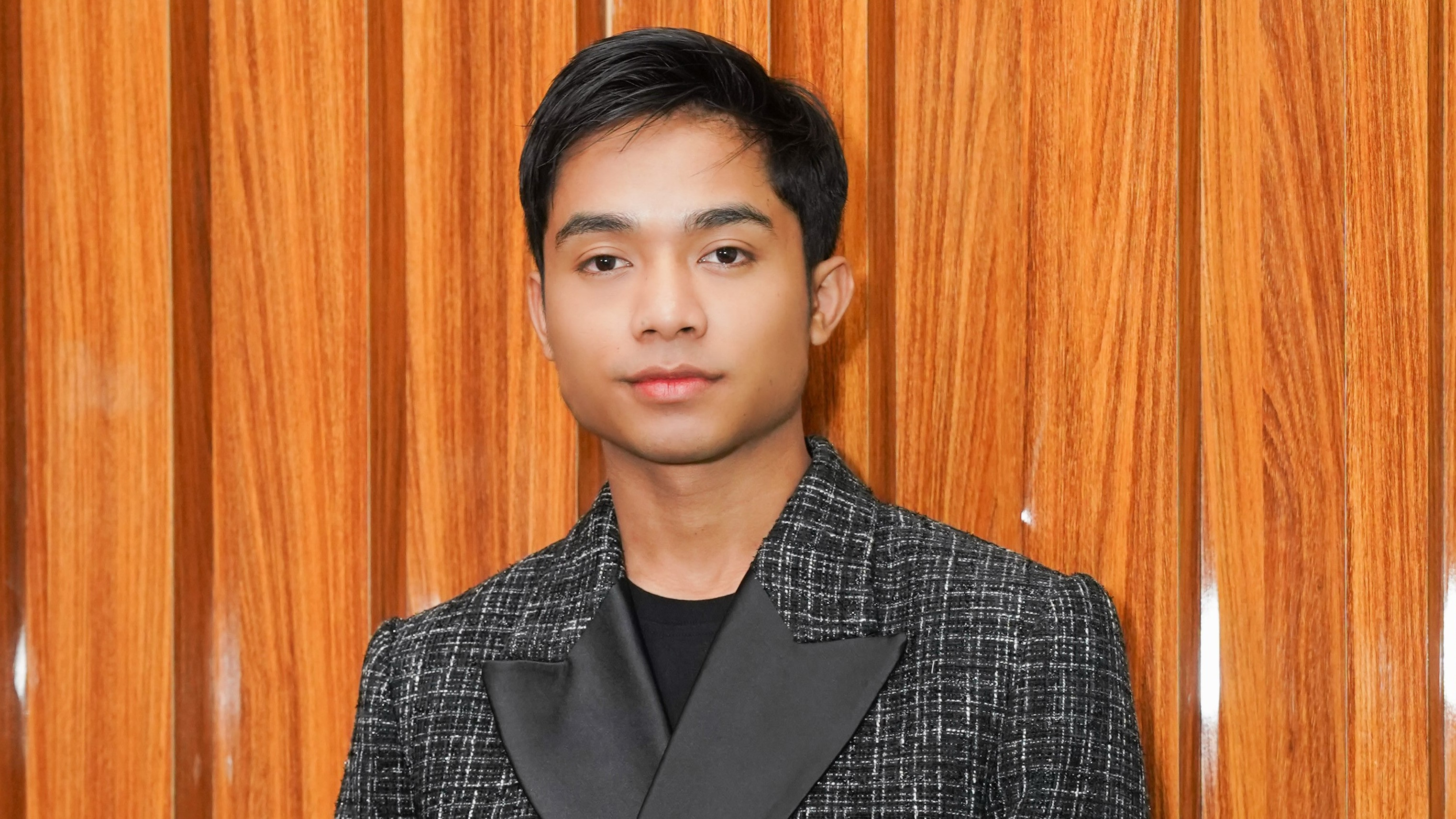 Aktor dan penyanyi, Betrand Peto