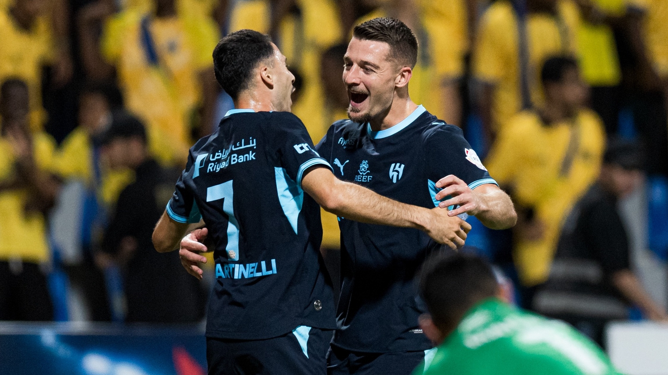 Selebrasi gol Gabriel Martinelli bersama Sergej Milinkovic Savic dalam laga Al Taawon vs Al Hilal di Liga Pro Saudi 2026/2027, Sabtu (12/9/2026).