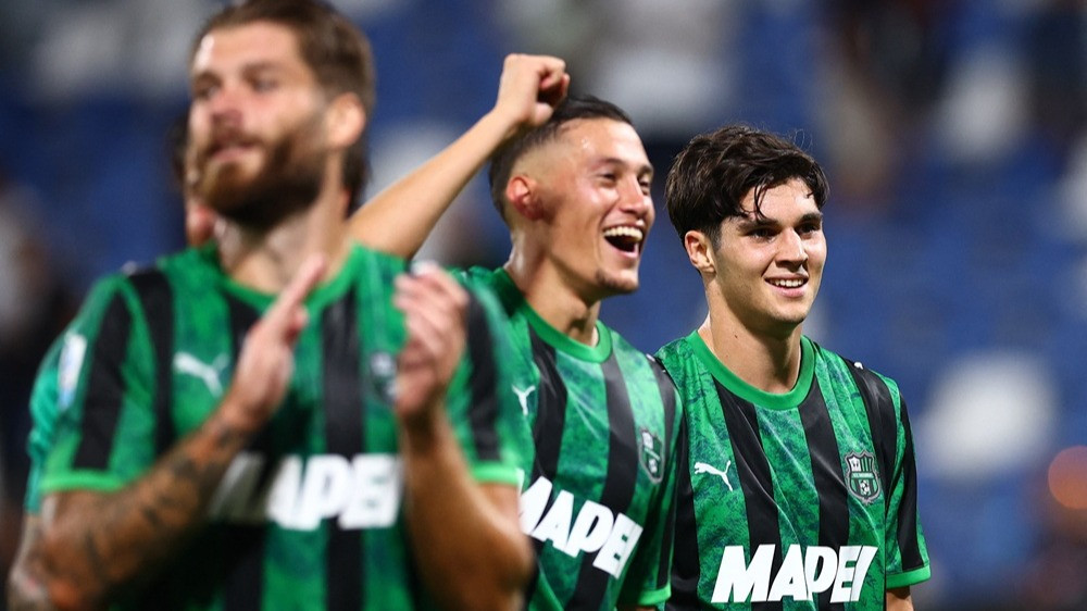 Kapten Timnas Indonesia Jay Idzes di Sassuolo bersama Vasilije Adzic