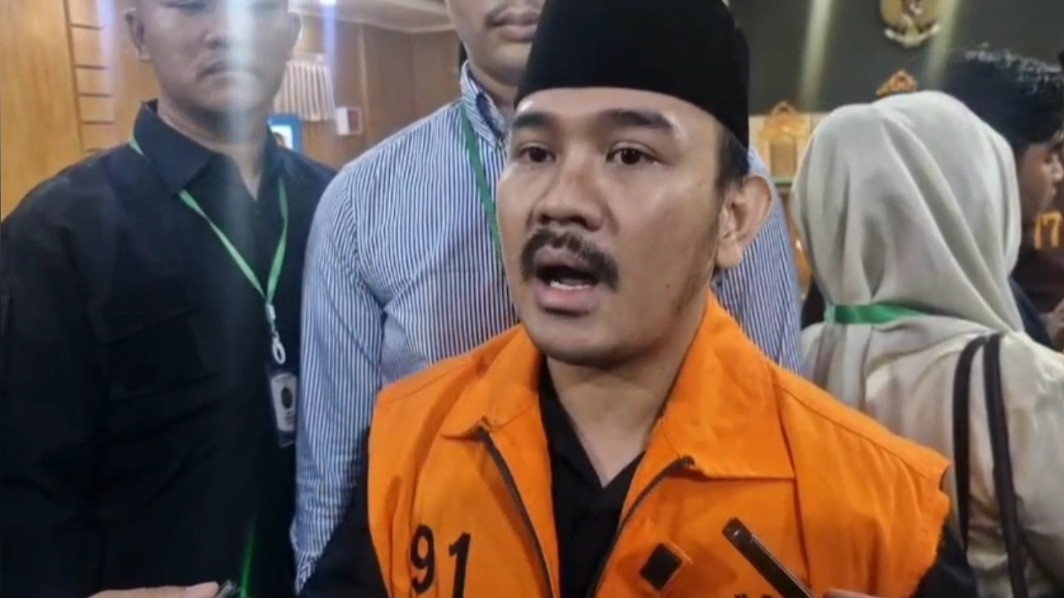 Bupati nonaktif Bekasi, Ade Kuswara Kunang dan ayahnya, HM Kunang jalani sidang putusan kasus dugaan korupsi proyek ijon di PN Bandung, Senin (14/9/2026) pagi.