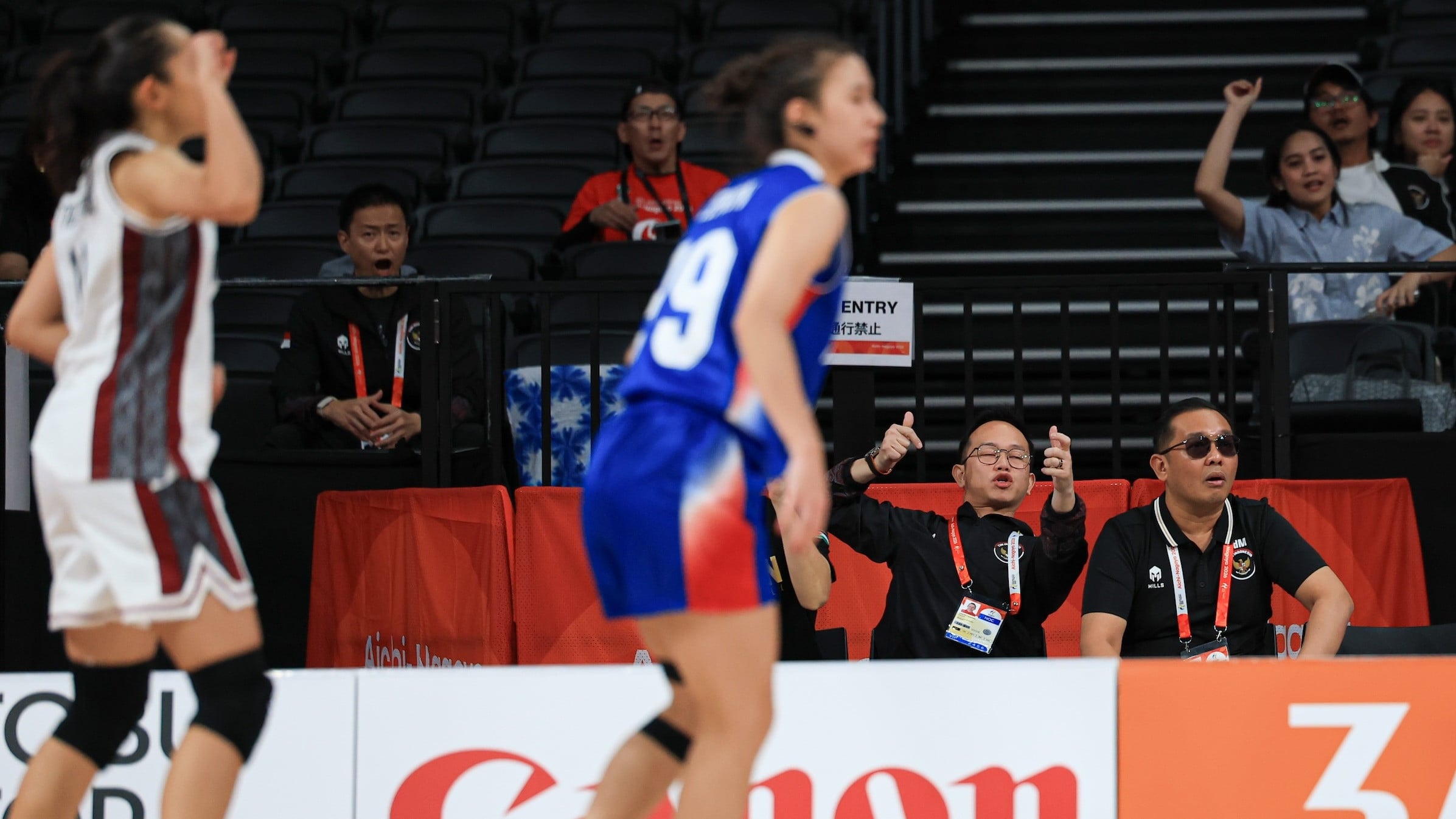 CdM Tim Indonesia untuk Asian Games Aichi-Nagoya 2026 Todotua Pasaribu menyaksikan Laga Timnas Basket Putri Indonesia