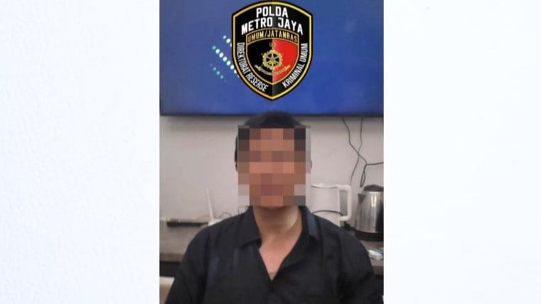 Tim Opsnal Subdit IV/Jatanras Ditreskrimum Polda Metro Jaya menangkap pria berinisial R (44) yang diduga melakukan penganiayaan terhadap seorang perempuan di Mal Senayan City, Jakarta.