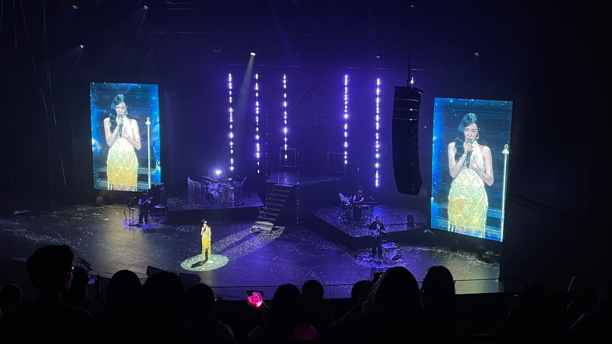 Tiffany Young di konser Edge of Calm Tour in Jakarta 2026