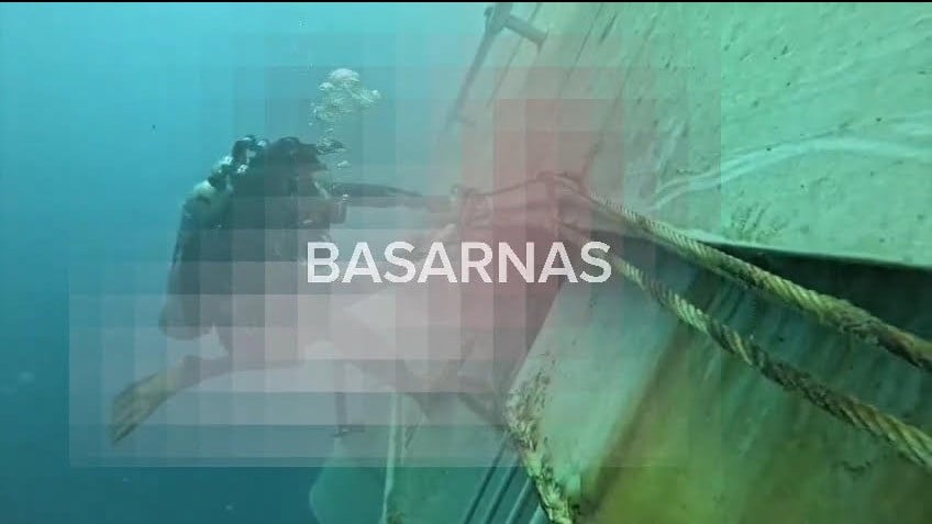 Basarnas Evakuasi korban Susuri Bangkai KM Virgo Transport 8