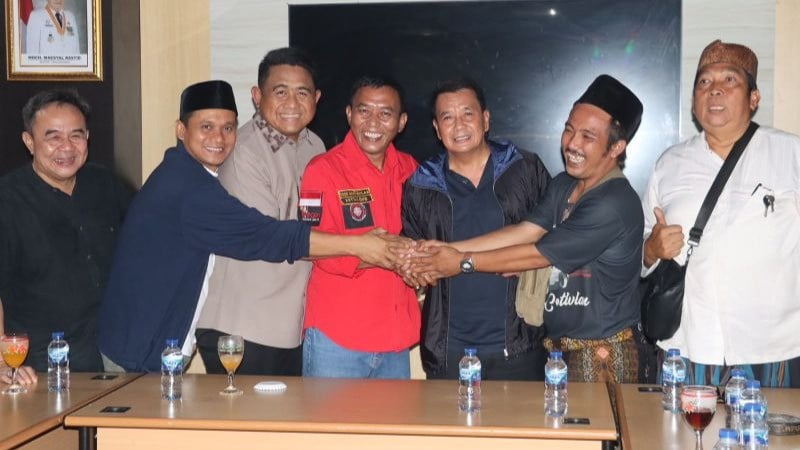 Kronologi Ibadah Jemaat Gereja di Tangerang Dibubarkan Warga Bersajam, Kini Pelaku Minta Maaf hingga Berakhir Damai
            - galeri foto
