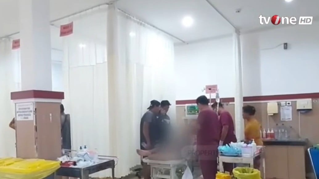 Sopir truk inisial IGS (21) dilarikan ke rumah sakit setelah diduga dibakar oleh majikan di Karangasem, Bali
