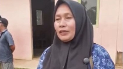 Romawati, guru SD yang viralkan video kondisi sekolah berdinding triplek klarifikasi pernyataannya