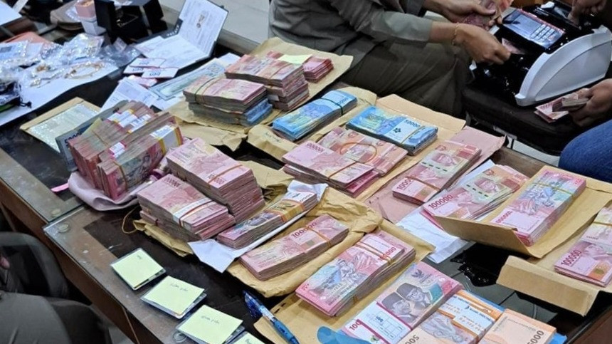 Uang Ratusan Juta Rupiah yang Disita KPK di Kantor BPN Jatim