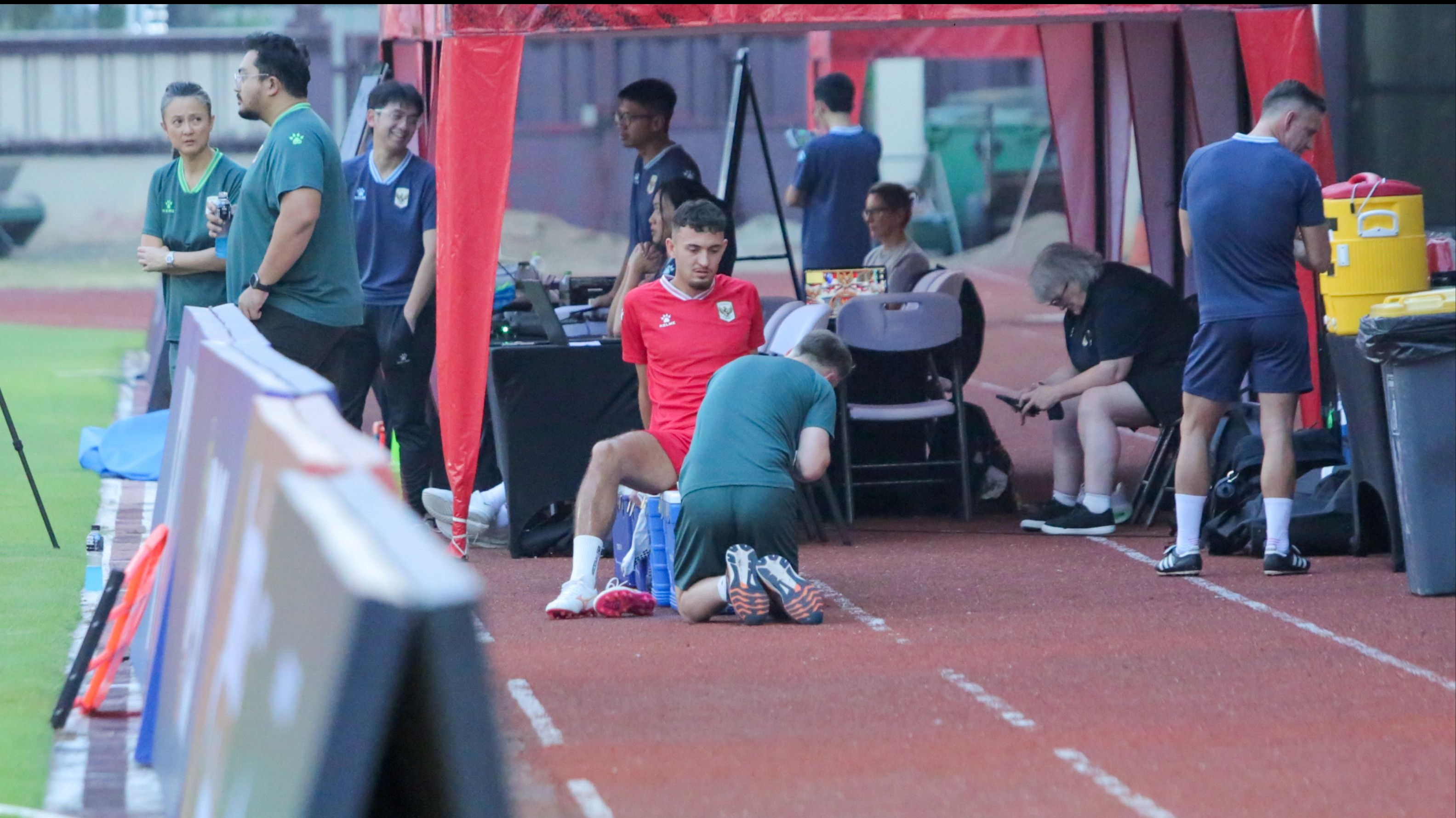 Ivar Jenner dalam latihan tim