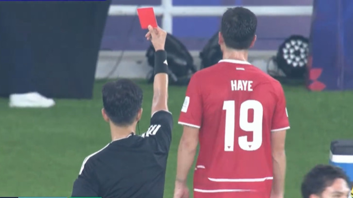 Thom Haye kena kartu merah usai langgar pemain Malaysia Arif Aiman