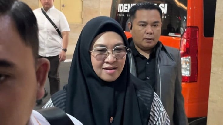 Bupati Gowa Sitti Husniah Talenrang mendatangi Bareskrim Polri pada Kamis (1/10/2026)
