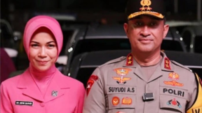 Komjen Suyudi Ario Seto dan istrinya, Dewi Yuali