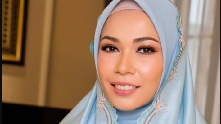 Dewi Yuali istri Kapolri Komjen Suyudi Ario Seto