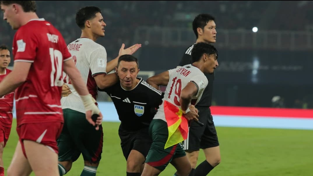 Kronologi Keributan Pemain Timnas Indonesia Vs Bangladesh, Berawal dari Ole Romeny hingga Selebrasi Shayne Pattynama
            - galeri foto
